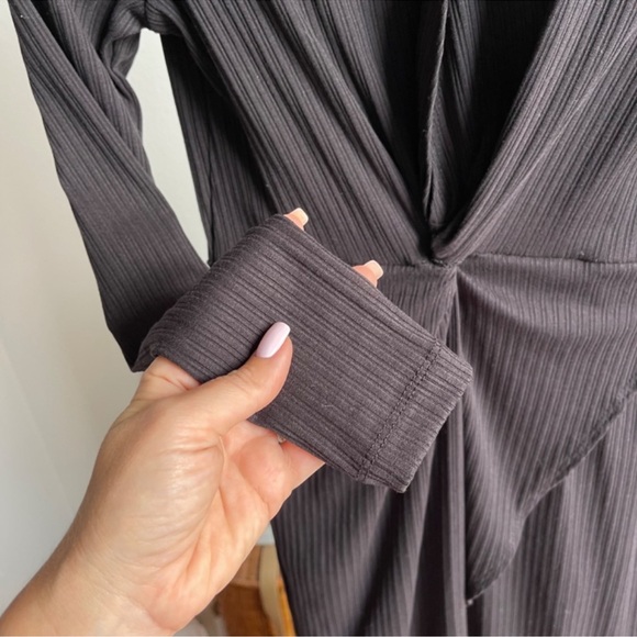 THEGIVINGMOVEMENT V-NECK LONG-SLEEVE COTTONRIB100© DRESS - Picture 8 of 13